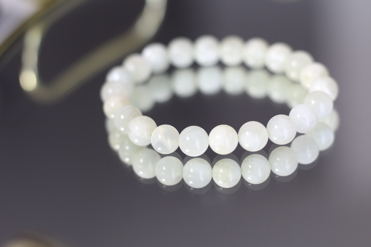 Green Moonstone Bracelet – Feminine Wisdom & Inner Renewal