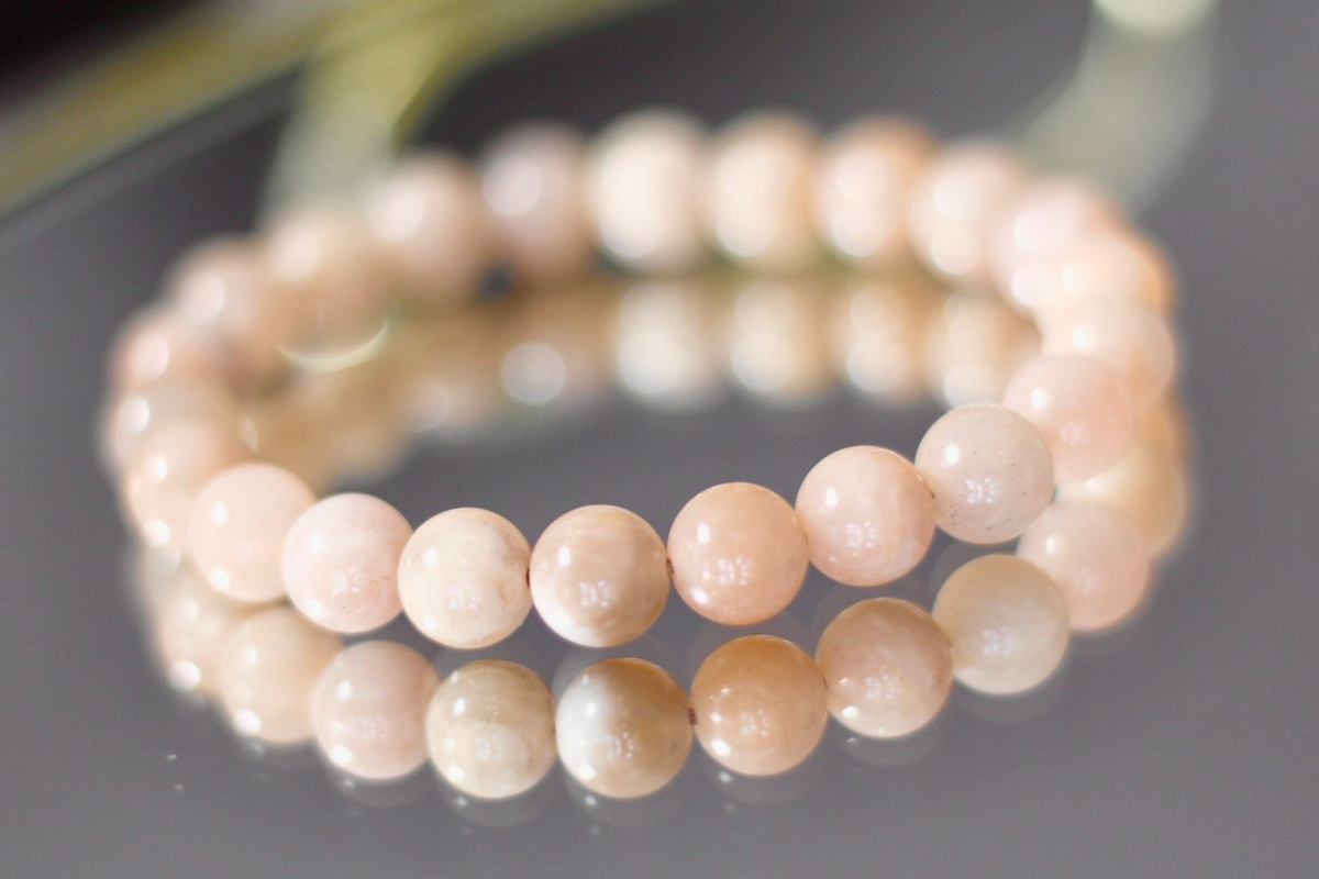 Peach Moonstone Bracelet – Feminine Energy & Emotional Nurturing