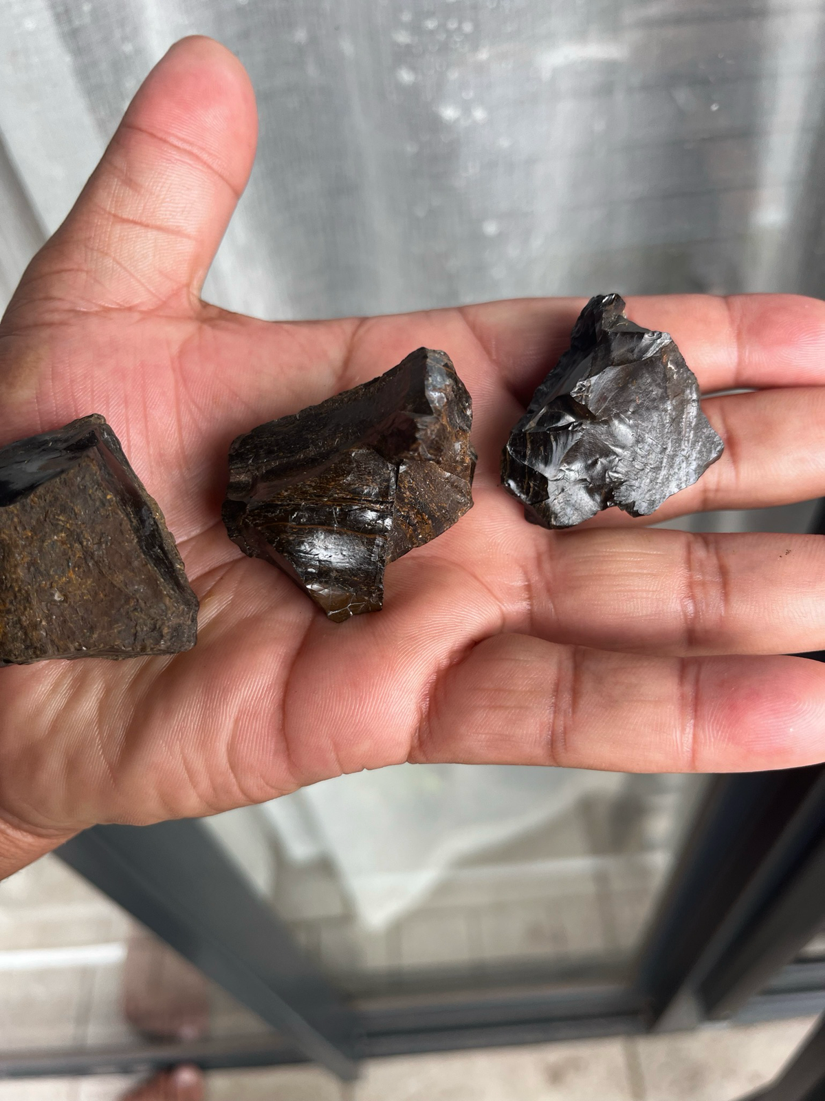 Black Obsidian Raw Per Stone (3 to 4 cm)