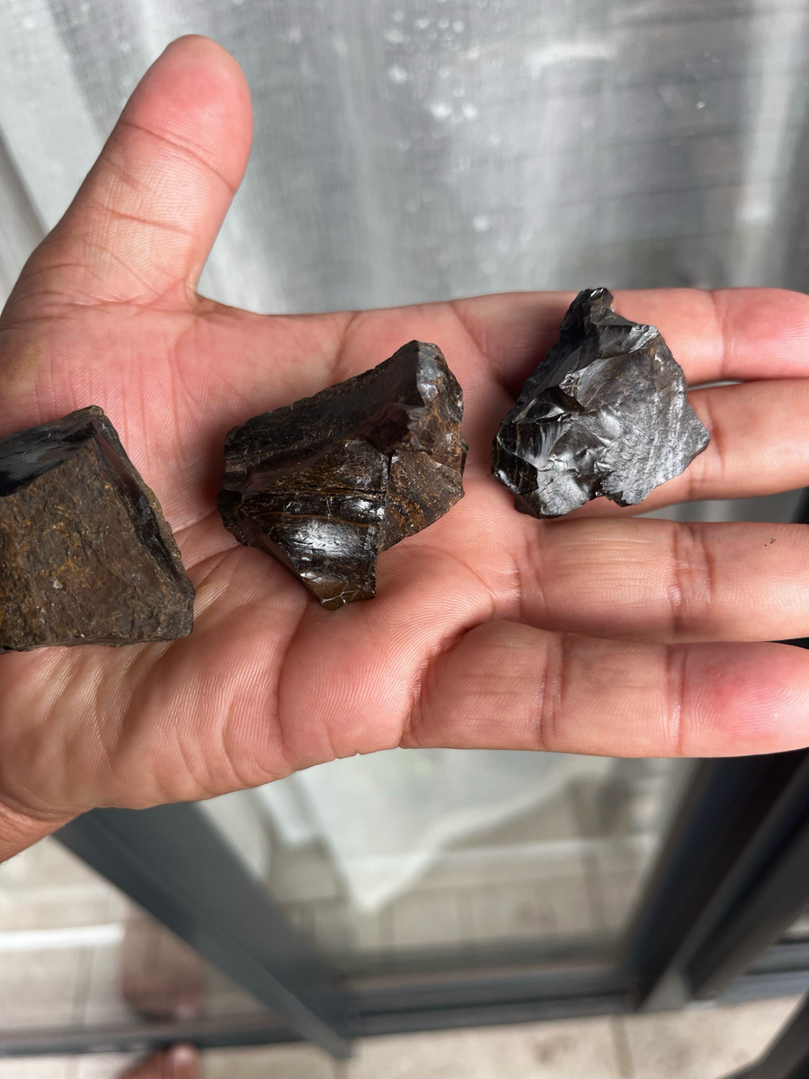 Black Obsidian Raw Per Stone (3 to 4 cm)