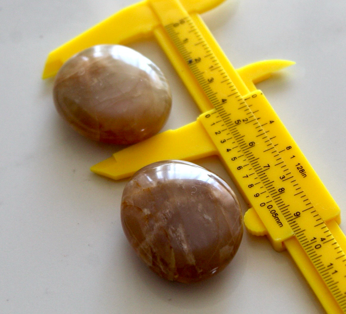 Moonstone Palm Stone – Intuition, Feminine Energy & Calm