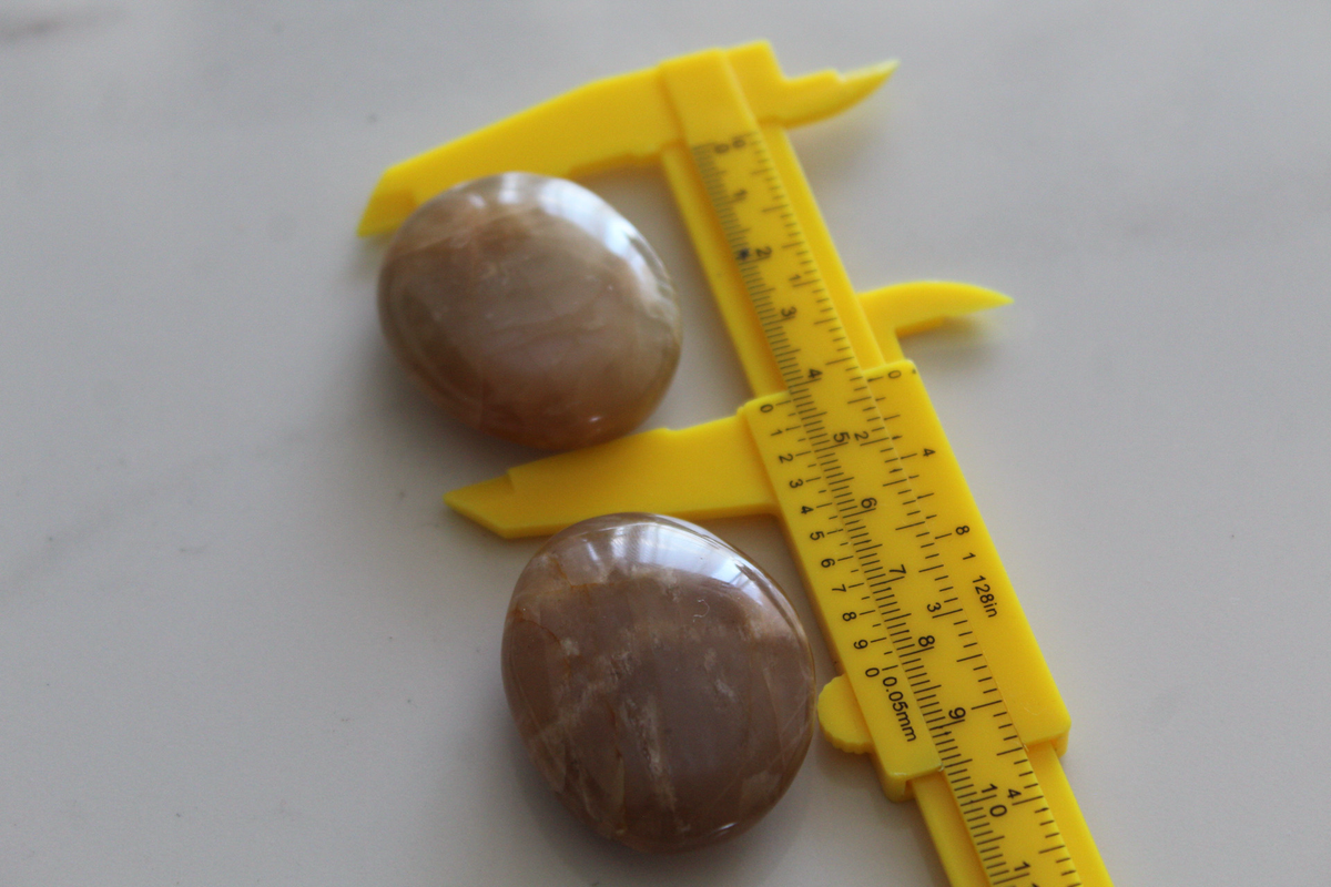 Moonstone Palm Stone – Intuition, Feminine Energy & Calm