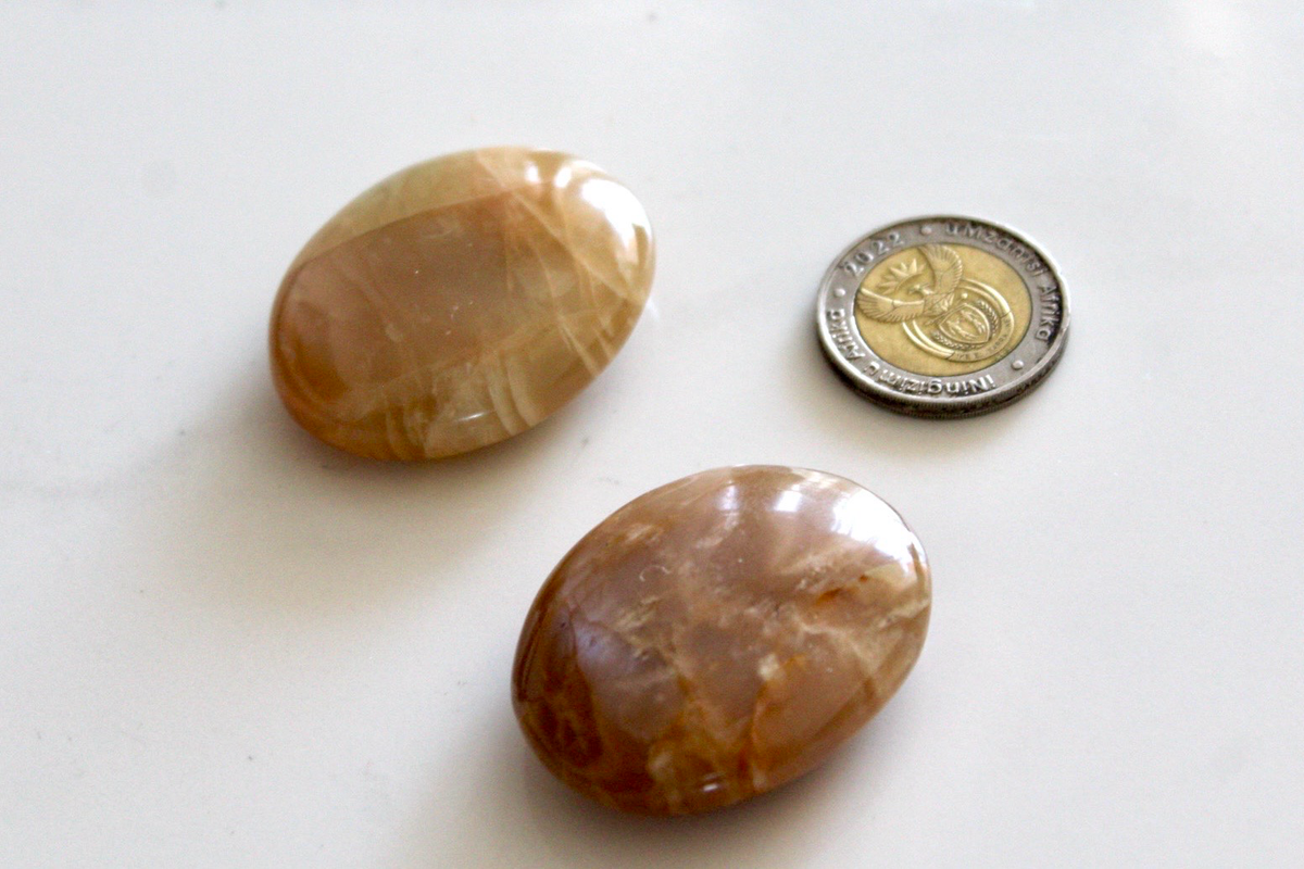 Moonstone Palm Stone – Intuition, Feminine Energy & Calm