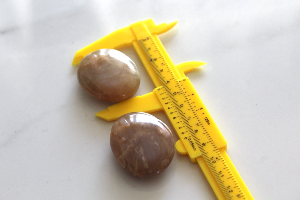 Moonstone Palm Stone – Intuition, Feminine Energy & Calm