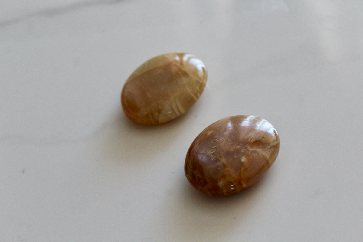 Moonstone Palm Stone – Intuition, Feminine Energy & Calm