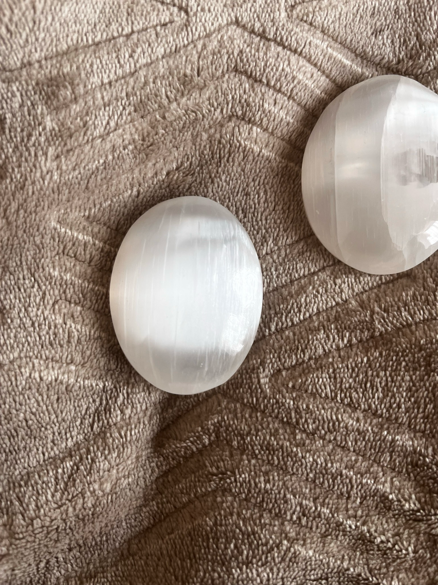 Selenite Palm Stone | Nervous System Calm & Energy Cleansing [5-6cm] Per Stone