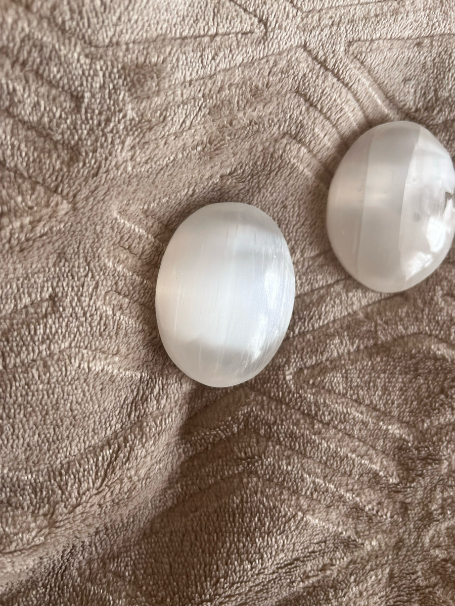 Selenite Palm Stone | Nervous System Calm & Energy Cleansing [5-6cm] Per Stone
